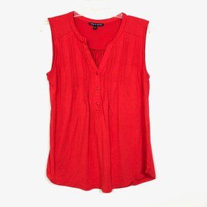 Cable & Gauge Sleeveless V-Neck w Pintuck Pleats
